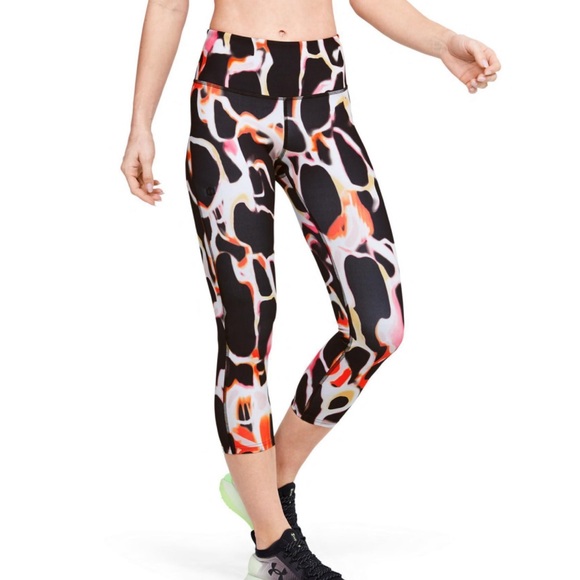 NWT Under Armour Rush Electric Crop leggings - Picture 1 of 8